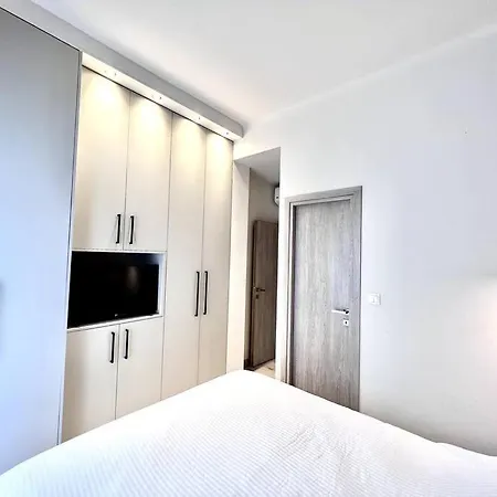 Peaceful 3 Bedroom In Center Apartment